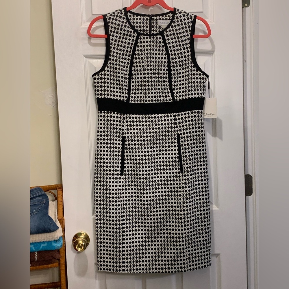 Calvin Klein Elegant Black and White Sleeveless Dress - size 10.  NWT